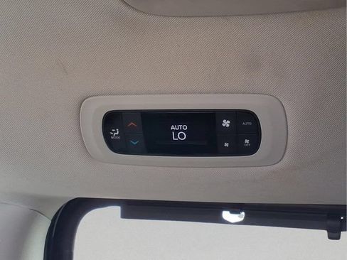 Used 2024 Chrysler Pacifica Touring-L FWD image 21
