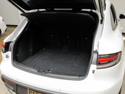 Used 2023 Porsche Macan AWD/4WD image 55