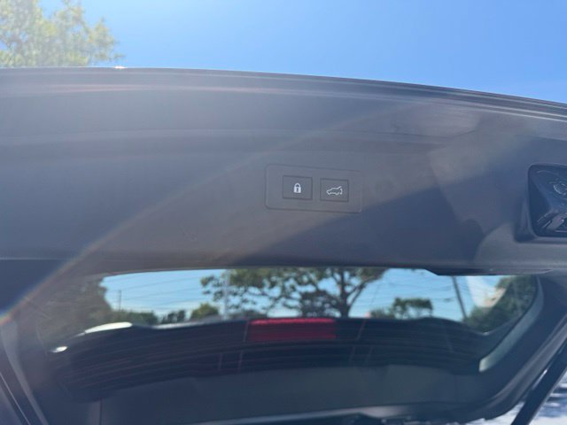 Used 2025 Subaru Outback Touring XT AWD/4WD image 11