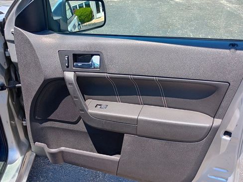 Used 2009 Ford Focus SEL FWD image 23
