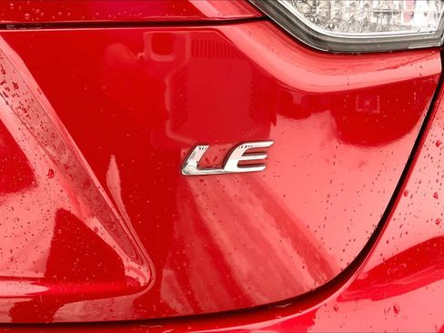 Used 2021 Toyota Corolla LE image 10