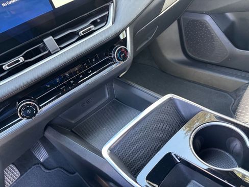 Used 2025 Chevrolet Equinox LT image 36