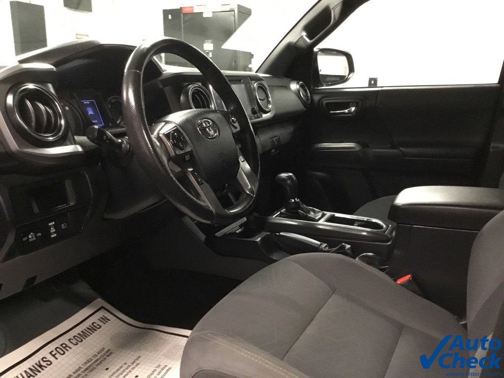 Used 2018 Toyota Tacoma TRD Off-Road w/ Technology Package AWD/4WD image 35