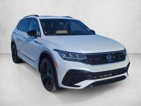 Used 2023 Volkswagen Tiguan SE R-Line image 4