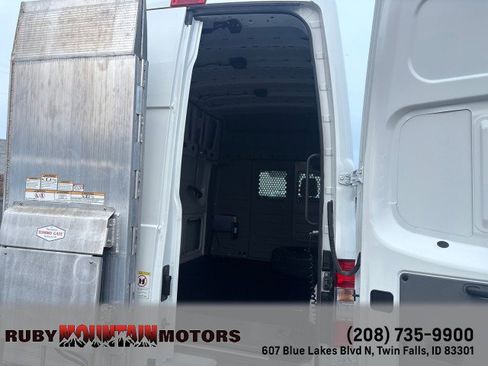 Used 2019 Nissan NV 2500 S image 17