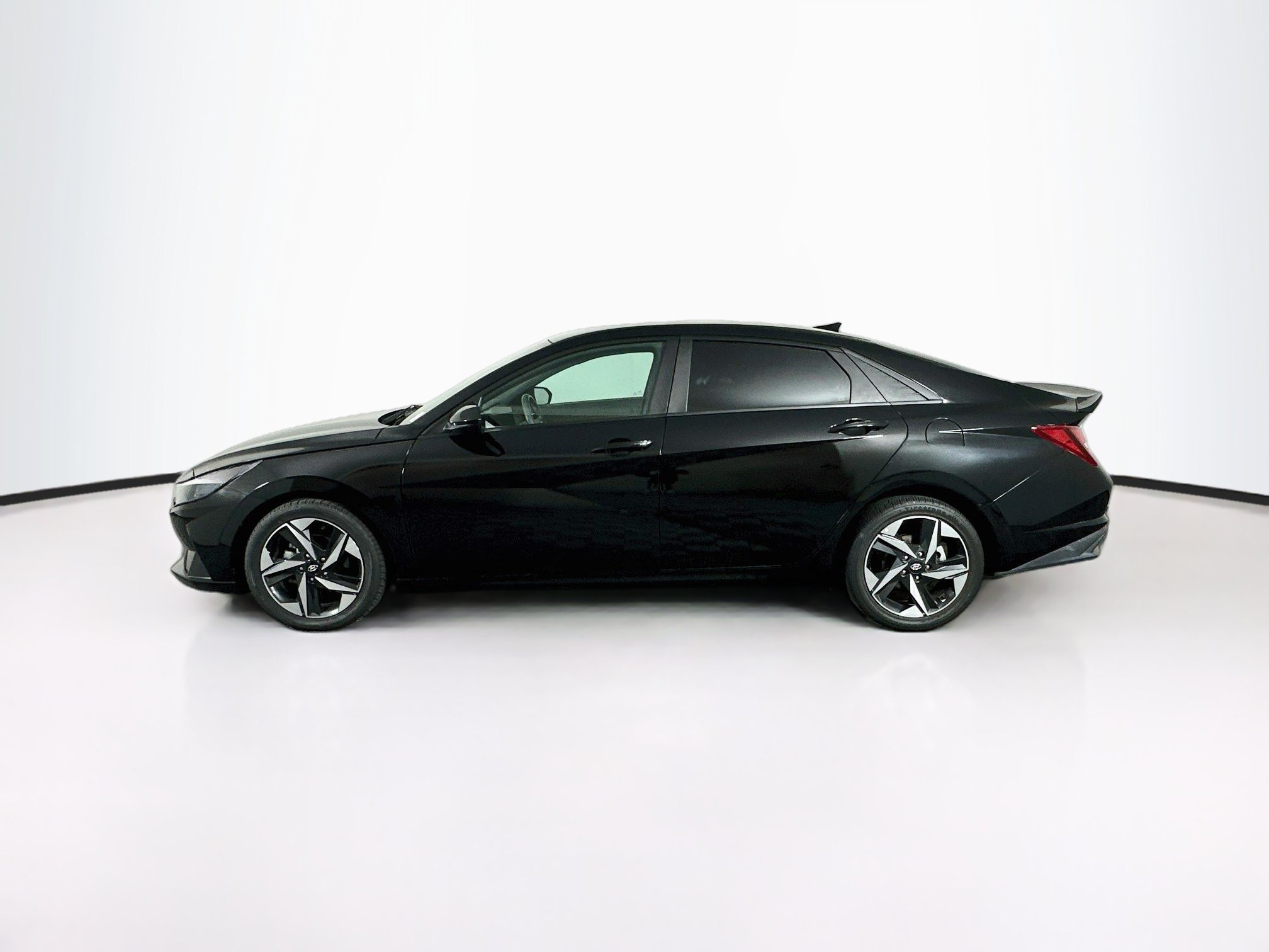 Used 2023 Hyundai Elantra SEL w/ Convenience Package FWD image 4