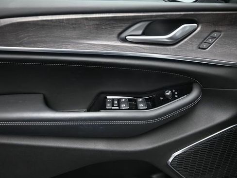 Used 2023 Jeep Grand Cherokee L Overland image 16