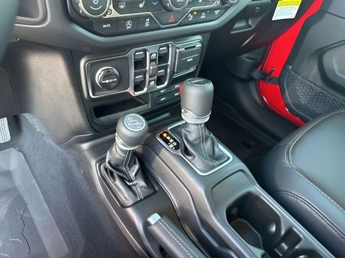 New 2025 Jeep Gladiator High Tide image 37