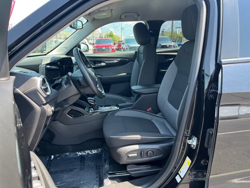 Used 2025 Chevrolet TrailBlazer LT w/ Convenience Package AWD/4WD image 11