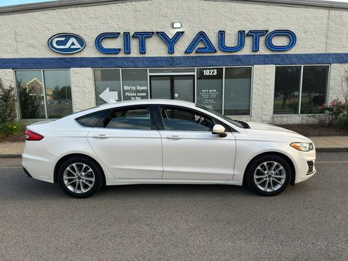 Used 2020 Ford Fusion SE FWD image 3