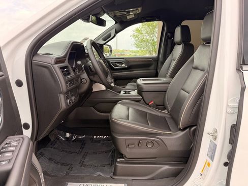 Used 2023 Chevrolet Suburban Premier AWD/4WD image 9