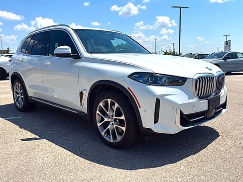 Used 2024 BMW X5 xDrive40i w/ Premium Package AWD/4WD image 3