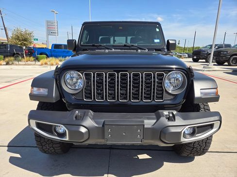 Used 2025 Jeep Gladiator Sport AWD/4WD image 8