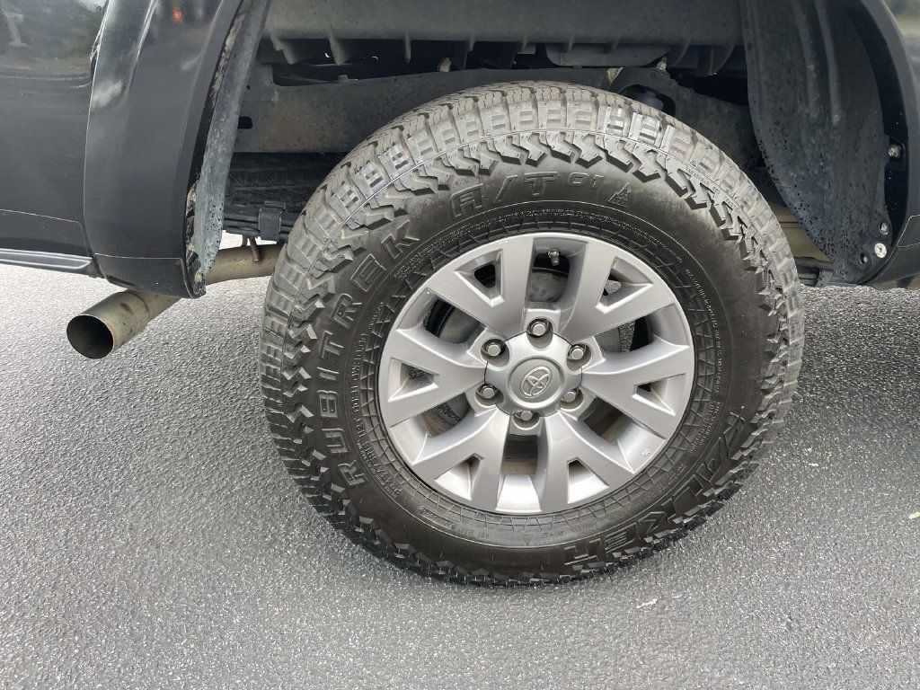 Used 2018 Toyota Tacoma SR5 RWD image 9