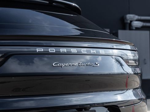 Used 2023 Porsche Cayenne Turbo S AWD/4WD image 14
