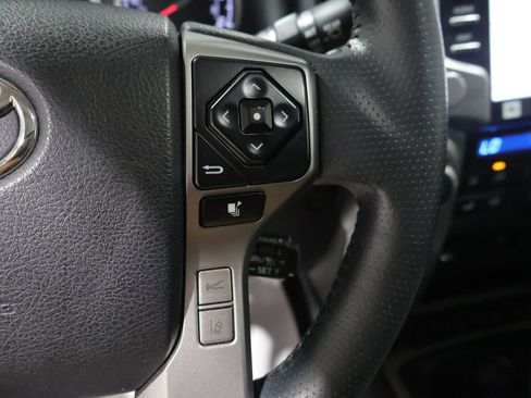 Used 2022 Toyota 4Runner Limited AWD/4WD image 33