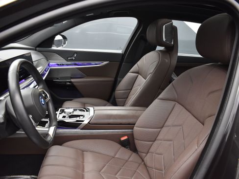 Used 2024 BMW i7 eDrive50 RWD image 11