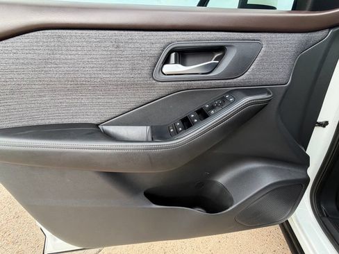 Used 2021 Nissan Rogue SV FWD image 16