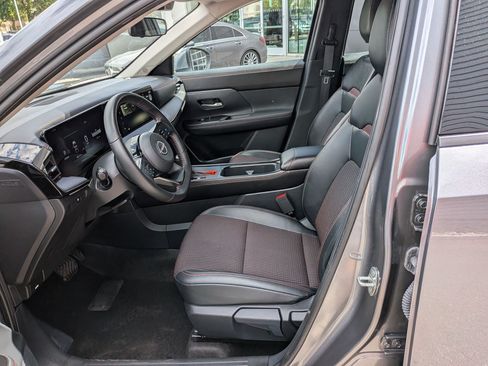 Used 2025 Nissan Kicks SR AWD/4WD image 25