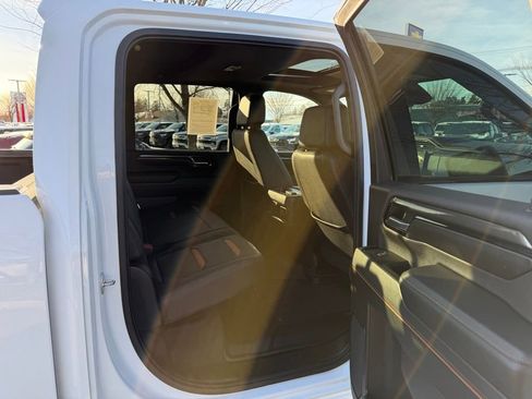 Used 2024 GMC Sierra 2500 AT4 w/ AT4 Preferred Package image 21