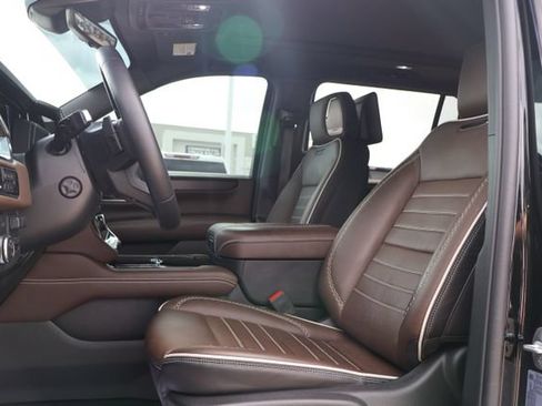 Used 2025 GMC Yukon XL Denali Ultimate AWD/4WD image 12