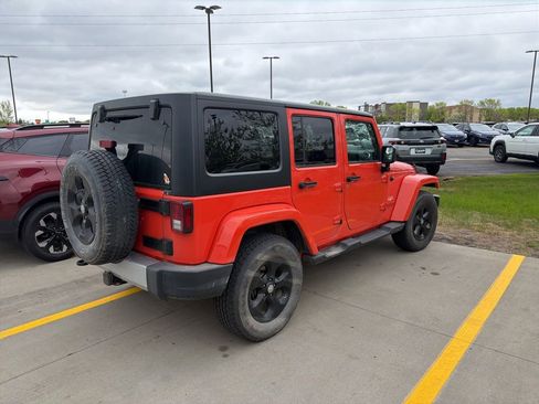 Used 2015 Jeep Wrangler Unlimited Sahara w/ Connectivity Group AWD/4WD image 6