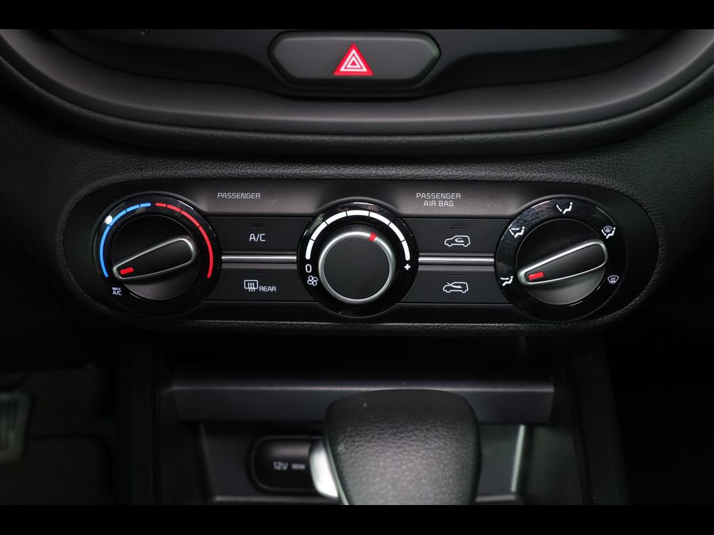 Used 2025 Kia Soul LX w/ LX Technology Package FWD image 13