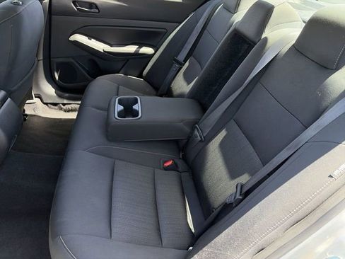 Used 2024 Nissan Altima 2.5 SV FWD image 18