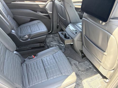 Certified 2025 Cadillac Escalade Premium Luxury Platinum AWD/4WD image 15