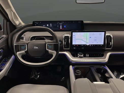 Used 2025 Ford Expedition Max Platinum w/ Platinum Ultimate Package image 5