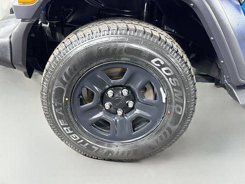 Used 2024 Jeep Wrangler Unlimited Sport AWD/4WD image 36