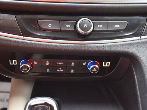 Used 2020 Buick Enclave Essence AWD/4WD image 40
