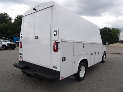 Used 2024 Ford E-350 and Econoline 350 Super Duty w/ Driver's Safety Package RWD image 8
