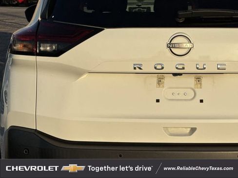 Used 2023 Nissan Rogue S AWD/4WD image 9