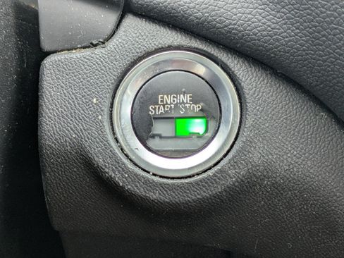 Used 2018 Chevrolet Equinox LT FWD image 26