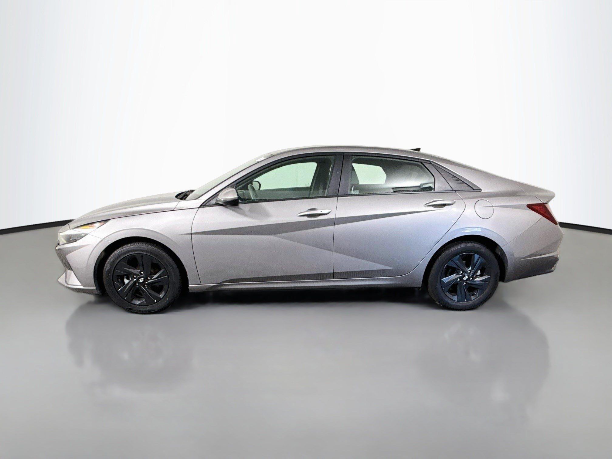 Used 2022 Hyundai Elantra SEL w/ Convenience Package FWD image 6