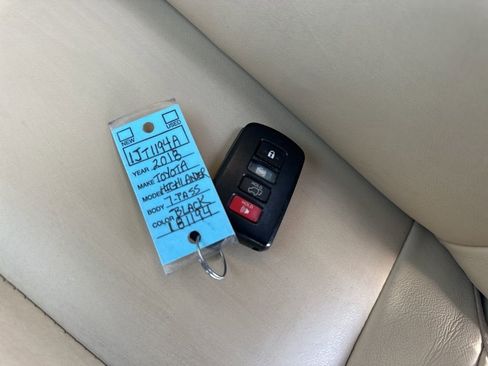 Used 2018 Toyota Highlander XLE image 38