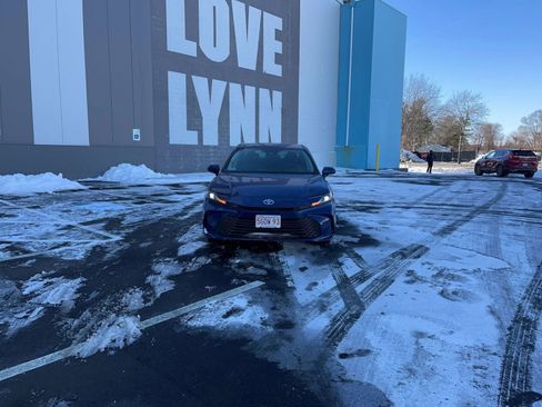 Used 2025 Toyota Camry LE image 16