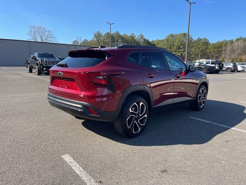 Used 2024 Chevrolet Trax RS w/ Driver Confidence Package image 5