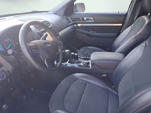 Used 2019 Ford Explorer XLT w/ Equipment Group 202A AWD/4WD image 3