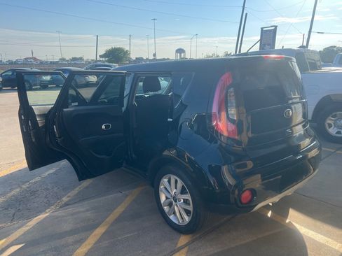 Used 2018 Kia Soul + FWD image 15