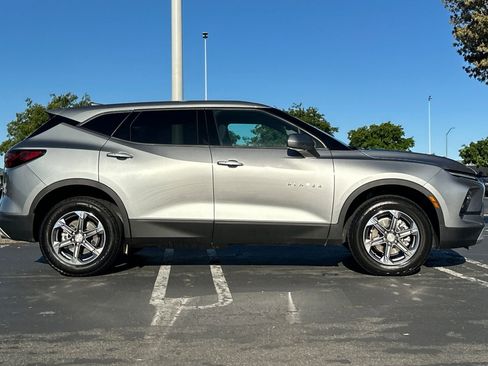 Used 2025 Chevrolet Blazer LT AWD/4WD image 3