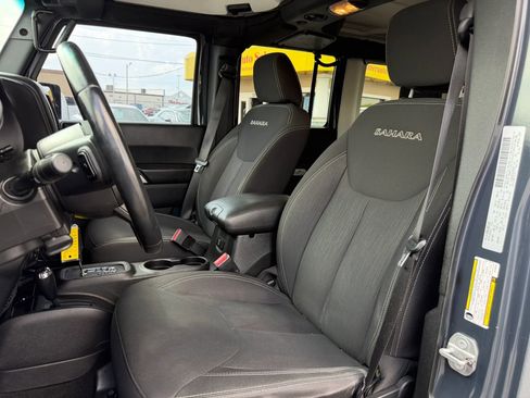Used 2016 Jeep Wrangler Unlimited Sahara w/ Connectivity Group AWD/4WD image 5