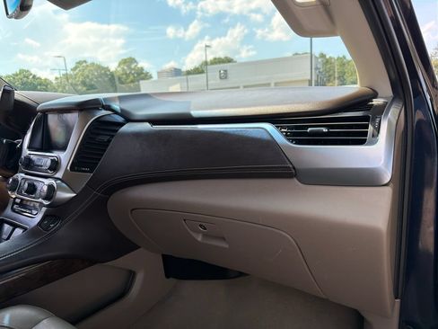 Used 2020 Chevrolet Tahoe LT w/ Luxury Package RWD image 35