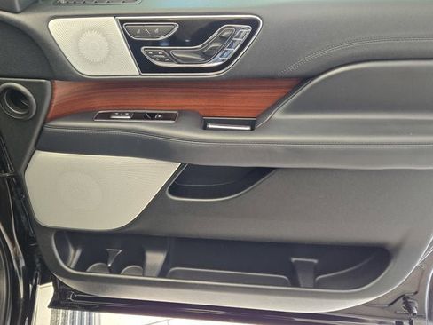Used 2023 Lincoln Navigator Reserve image 3