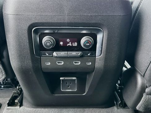Used 2023 Chevrolet Suburban Premier w/ Advanced Technology Package AWD/4WD image 18
