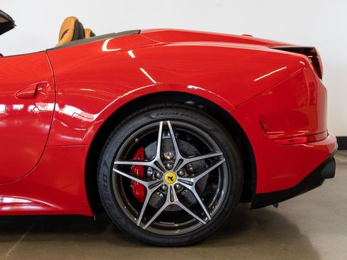 Used 2017 Ferrari California T image 32