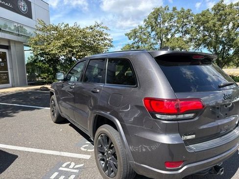 Used 2019 Jeep Grand Cherokee Altitude AWD/4WD image 6