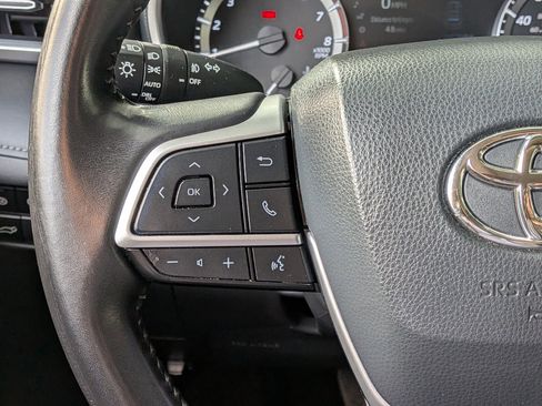 Used 2023 Toyota Highlander XLE image 15