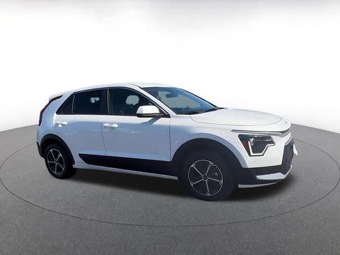 Used 2026 Kia Niro LX FWD image 2